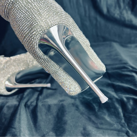 New in box, Steve Madden Rhinestones Silver Puffer Stiletto Dress Booties - Picture 8 of 9